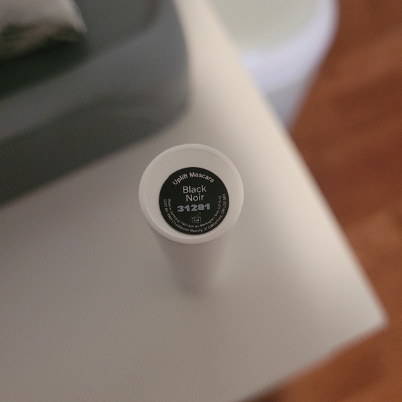 UPRISE MASCARA Cheekbone Beauty Black Full Size BNIB Brand New in Box Unused - Picture 6 of 13